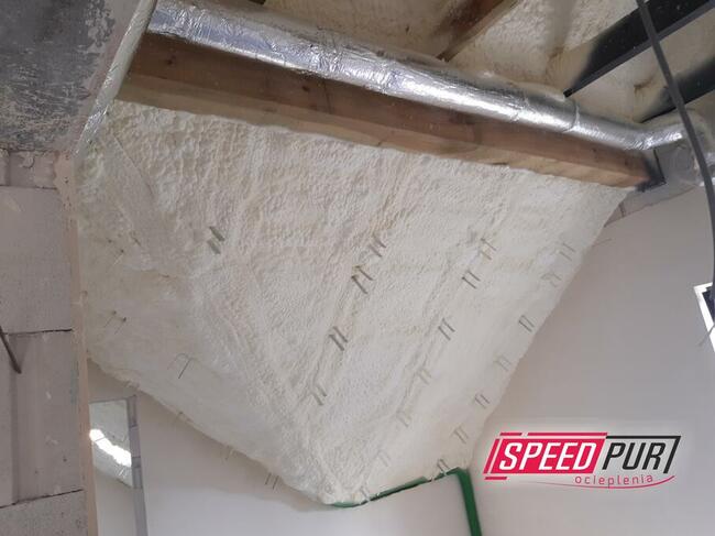 Piana PUR Ocieplanie Poddasze Wiązary Dach Strop Strych