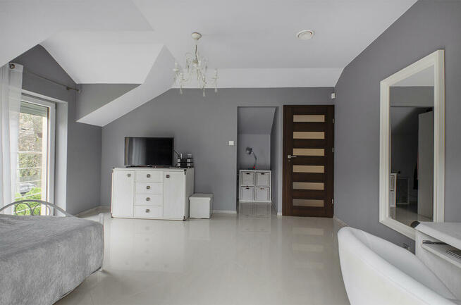 Dom z krytym basenem w Milanówku!!!