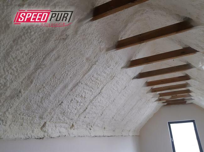 Piana PUR Ocieplanie Poddasze Wiązary Dach Strop Strych