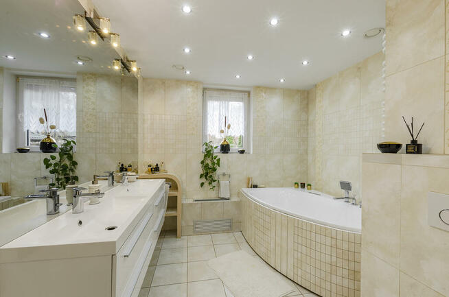 Dom z krytym basenem w Milanówku!!!