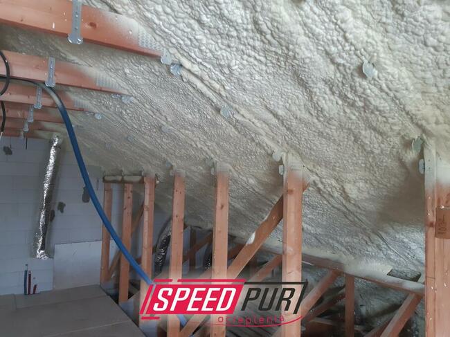 Piana PUR Ocieplanie Poddasze Wiązary Dach Strop Strych