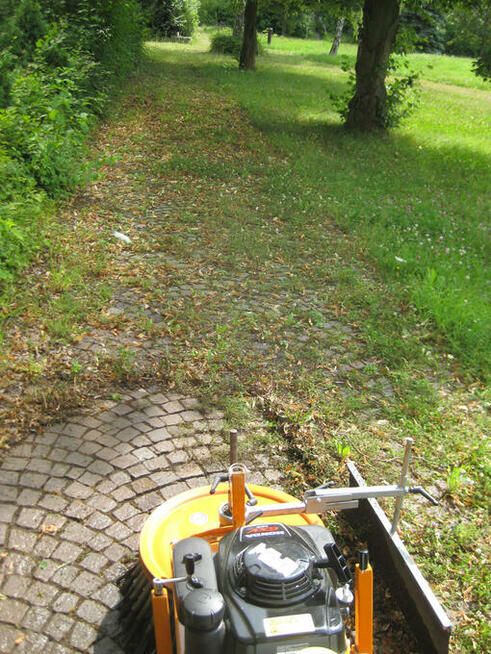 Odchwaszczanie czyszczenie mycie kostki brukowej elewacji