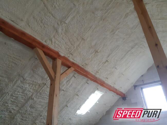 Piana PUR Ocieplanie Poddasze Wiązary Dach Strop Strych
