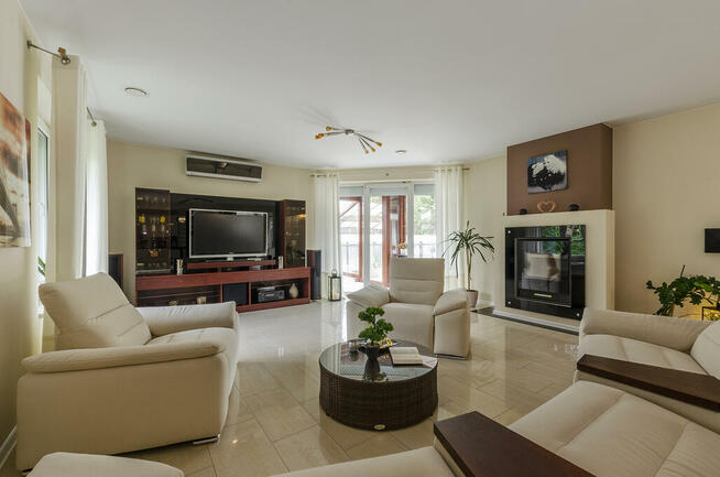 Dom z krytym basenem w Milanówku!!!