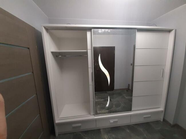 Skręcanie i montaż mebli. Montaz paneli podłogowych. Montaz