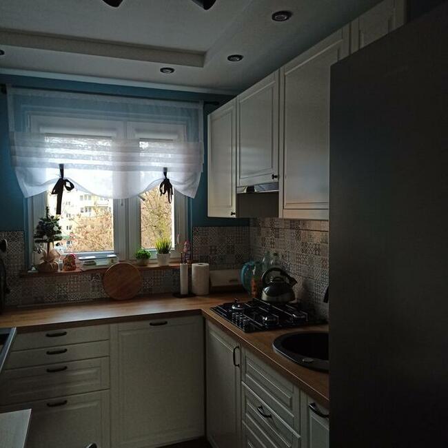 Wykończenia wnętrz, Malowanie, tapetowanie.