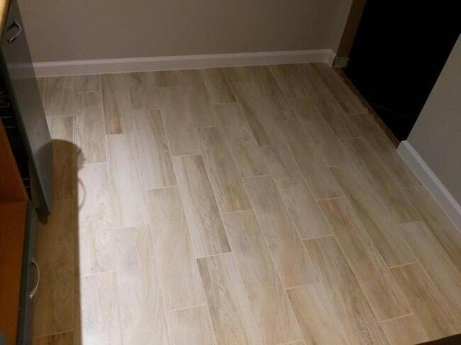 Wykończenia wnętrz, Malowanie, tapetowanie.