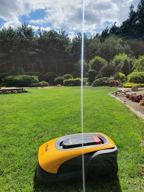 Sprzedaż i montaż robotów koszących.