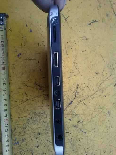 Tablety 2 szt. do naprawy, bez akcesoriów, po 20 zł.