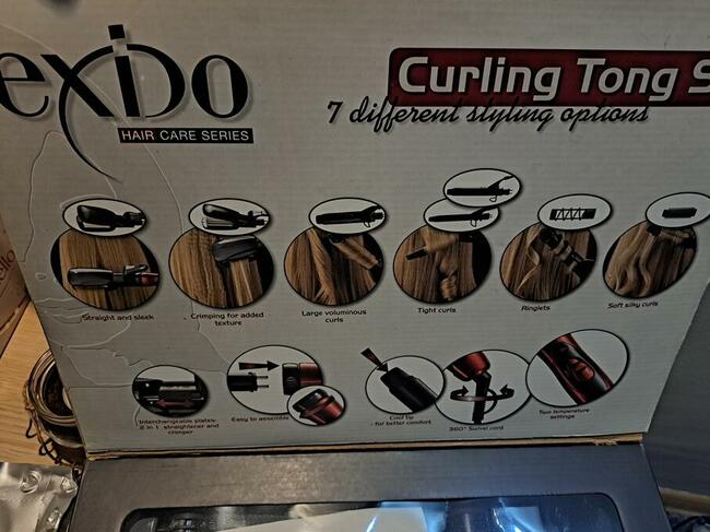 Prostownica z wymiennymi końcówkami.