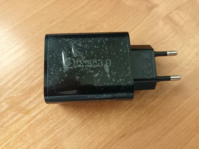 Ładowarka do telefonu 3 x USB + 1 x USB-C 30W