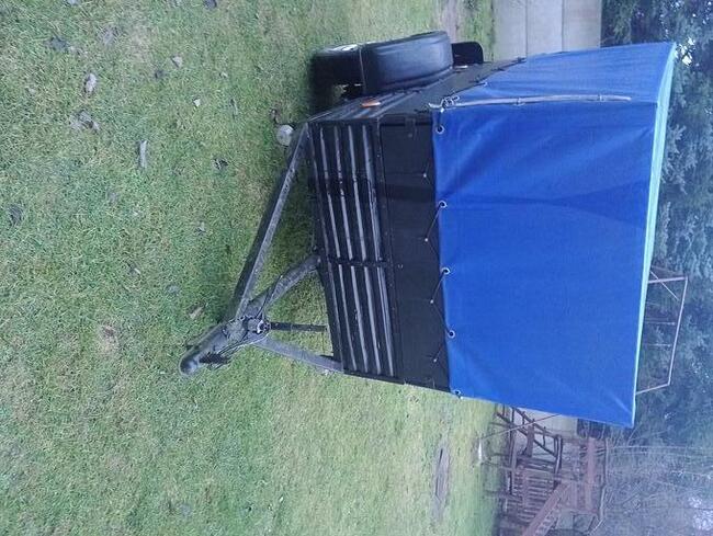 Przyczepka samochodowa z plandeką