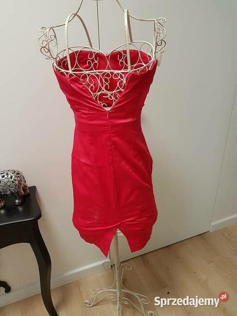 Przepiękna sukienka, w kolorze malinowym, rozm. 36