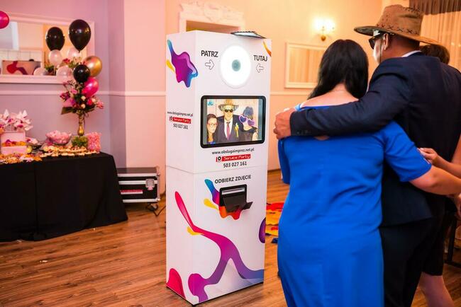 Napis Love 3D foto budka ciężki dym czerwony dywan