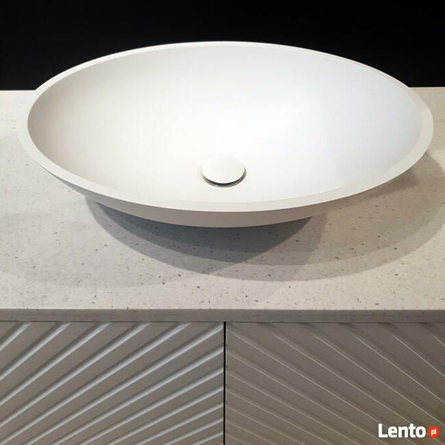 Szafka łazienkowa z motywem jodełki, z blatem i umywalką