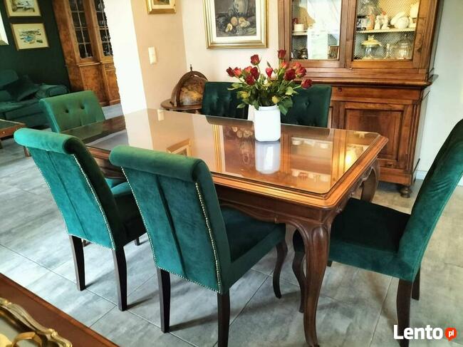 Tapicerowane krzesła do jadalni pikowane typu ludwik