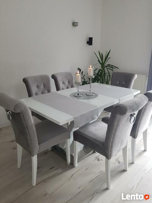 Krzesło tapicerowane pikowane z kołatką Porto Producent