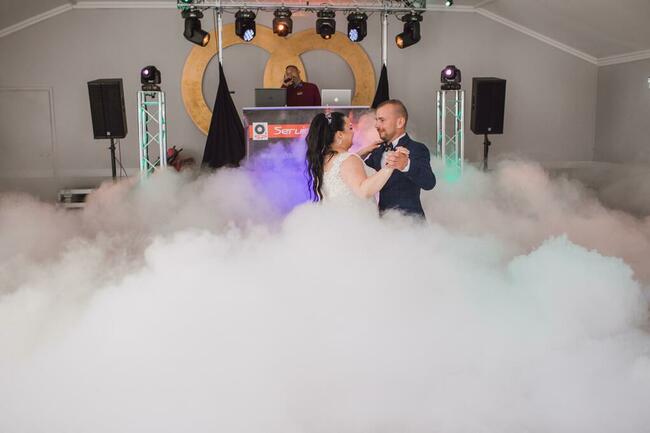 Napis Love 3D foto budka ciężki dym czerwony dywan