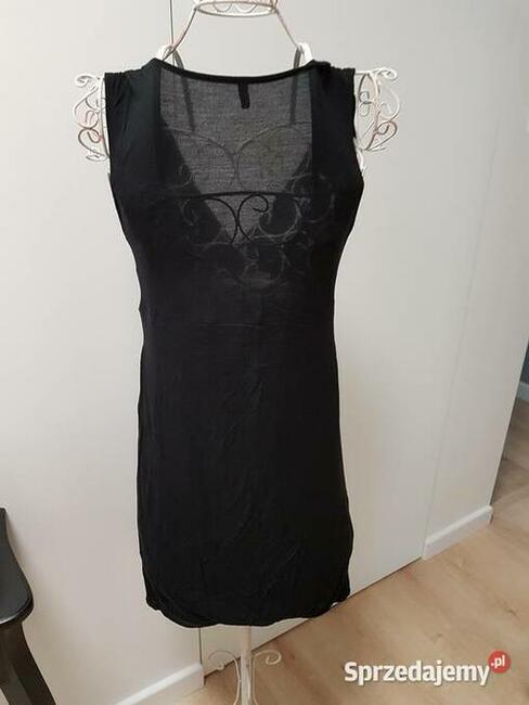 Lekka i przewiewna czarna sukienka, BENETTON, rozm. 36