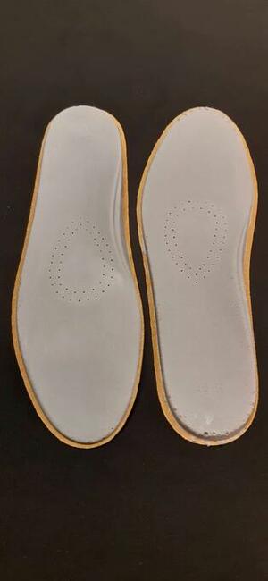 Wygodne profilowane amortyzujące wkładki do butów. Rozmiar 42