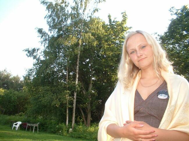 Dziewczyna sympatyczna wesoła pozna kobietę