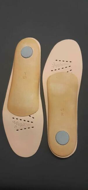 Wygodne wkładki do butów z usztywnieniem. Rozmiar 35