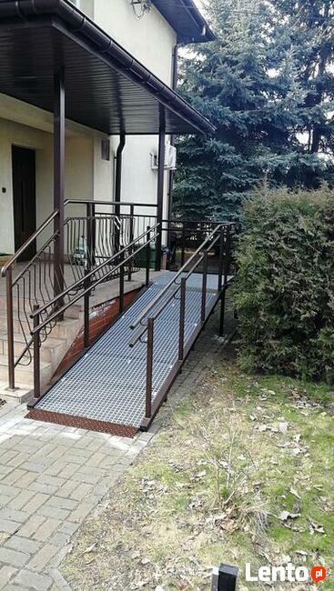 Podjazd dla niepełnosprawnych