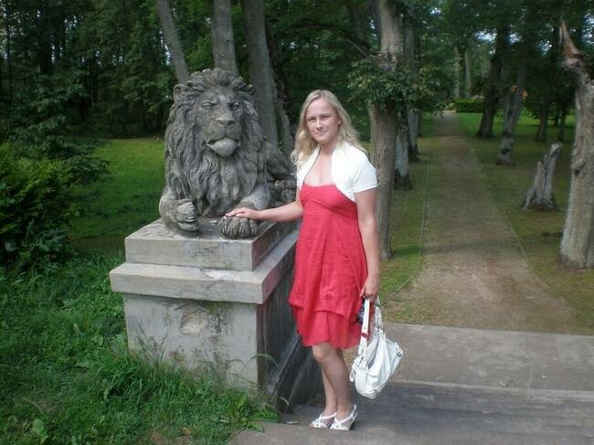 Dziewczyna sympatyczna wesoła pozna kobietę