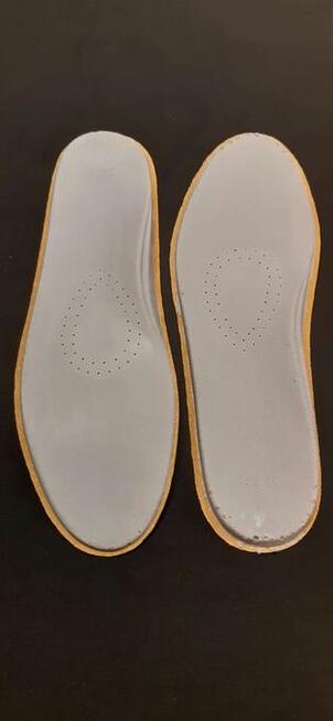 Wygodne profilowane amortyzujące wkładki do butów. Rozmiar 44