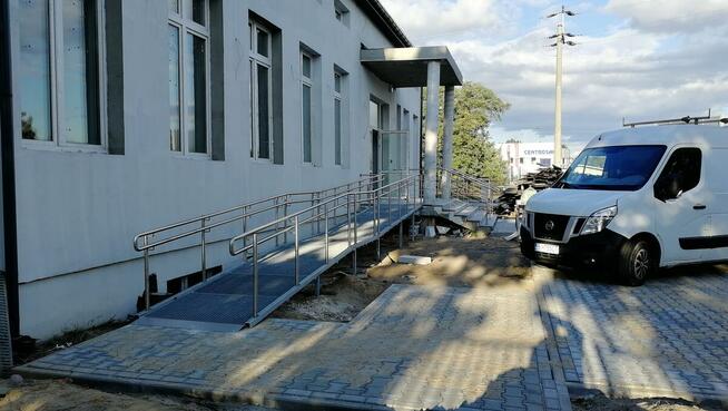 Podjazd dla niepełnosprawnych