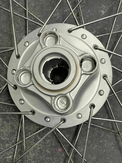 Szkiełkowanie na mokro- Aquablasting. Odnawianie części.