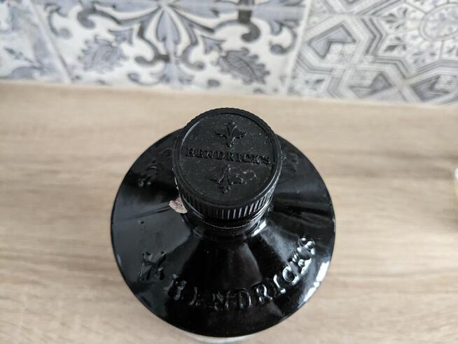 Gin Hendricks 0,7L czarna -PUSTA-kolekcjonerska- real foto