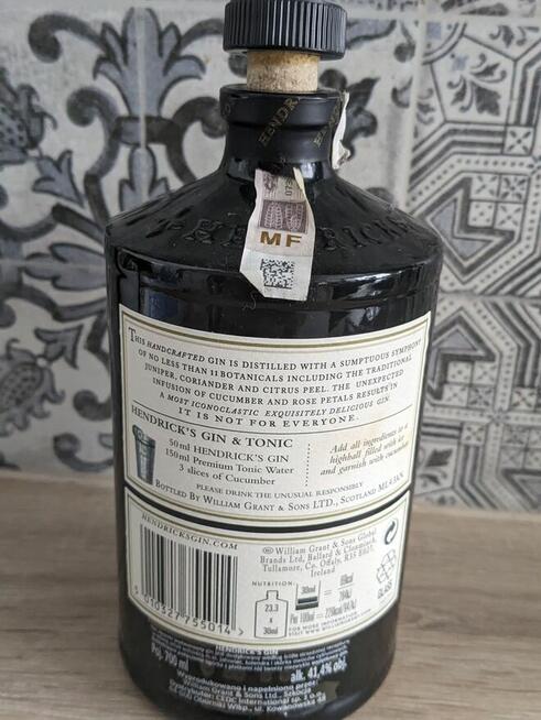 Gin Hendricks 0,7L czarna -PUSTA-kolekcjonerska- real foto
