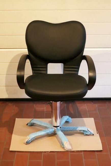Nowe, nieużywane wyposażenie salonu fryzjerskiego