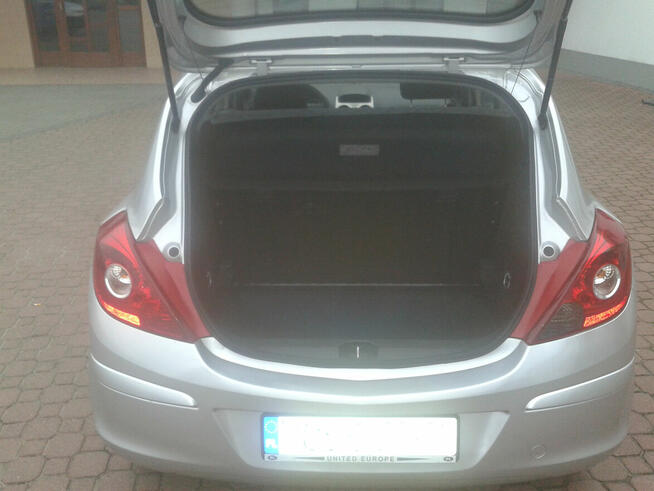 Opel Corsa 1.3 CDTI 2009r 144 tys. km diesel srebrny metalik