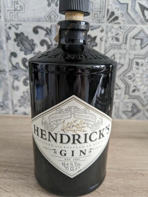 Gin Hendricks 0,7L czarna -PUSTA-kolekcjonerska- real foto