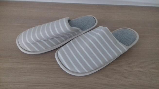 Pantofle damskie beżowe, nowe, do sprzedania