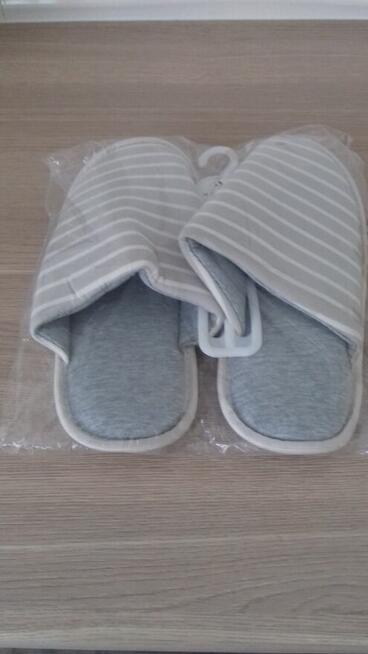 Pantofle damskie beżowe, nowe, do sprzedania