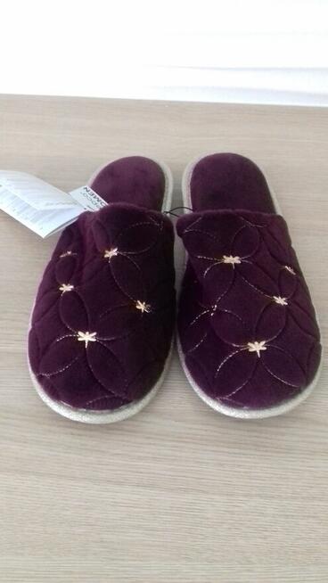 Pantofle damskie bordowe, nowe, do sprzedania