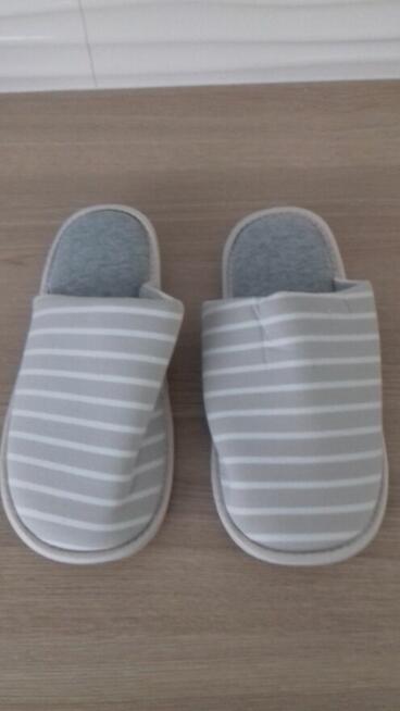 Pantofle damskie beżowe, nowe, do sprzedania