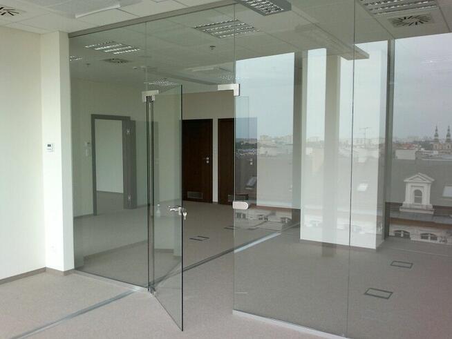 Nowoczesne Ścianki Szklane z Folią Inteligentną!