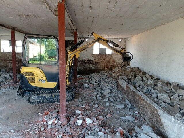 Usługi minikoparką z młotem wyburzeniowym, wiertnicą