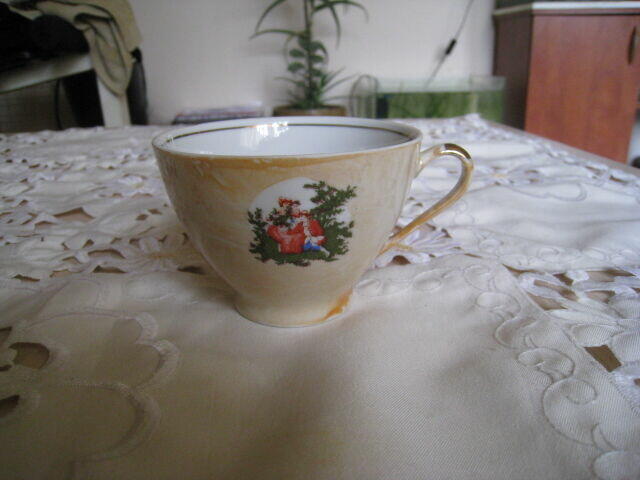 Filiżanka porcelanowa z okresu PRL Ćmielów