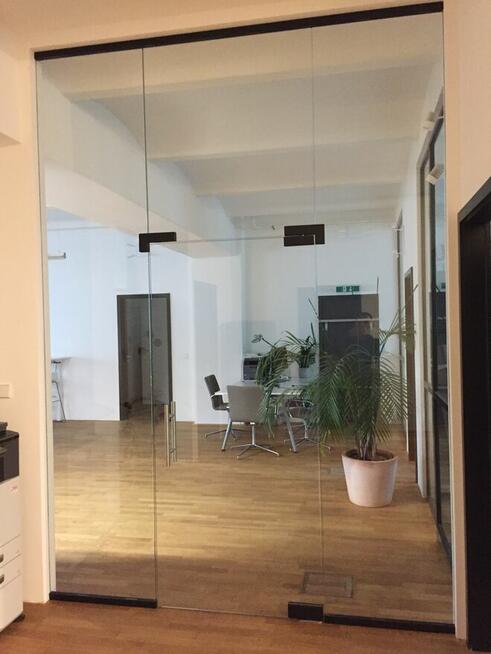 Nowoczesne Ścianki Szklane z Folią Inteligentną!