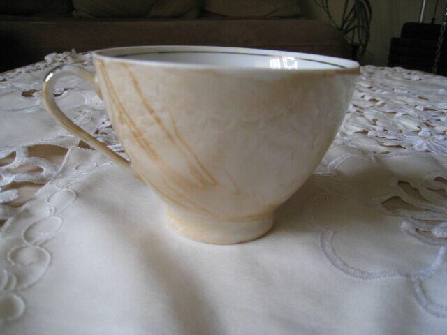 Filiżanka porcelanowa z okresu PRL Ćmielów