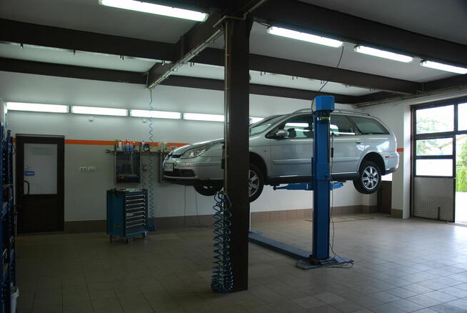 Warsztat samochodowy.