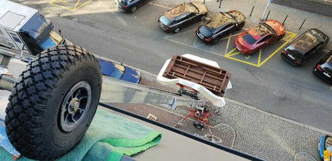 Gruz oknem balkonem do 5 piętra