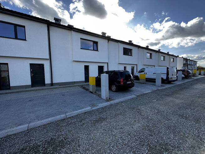 Z dwoma miejscami postojowymi w cenie