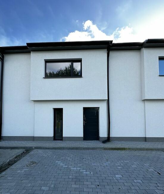 Z miejscem postojowym w cenie