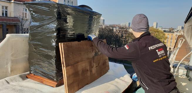 Gruz oknem balkonem do 5 piętra